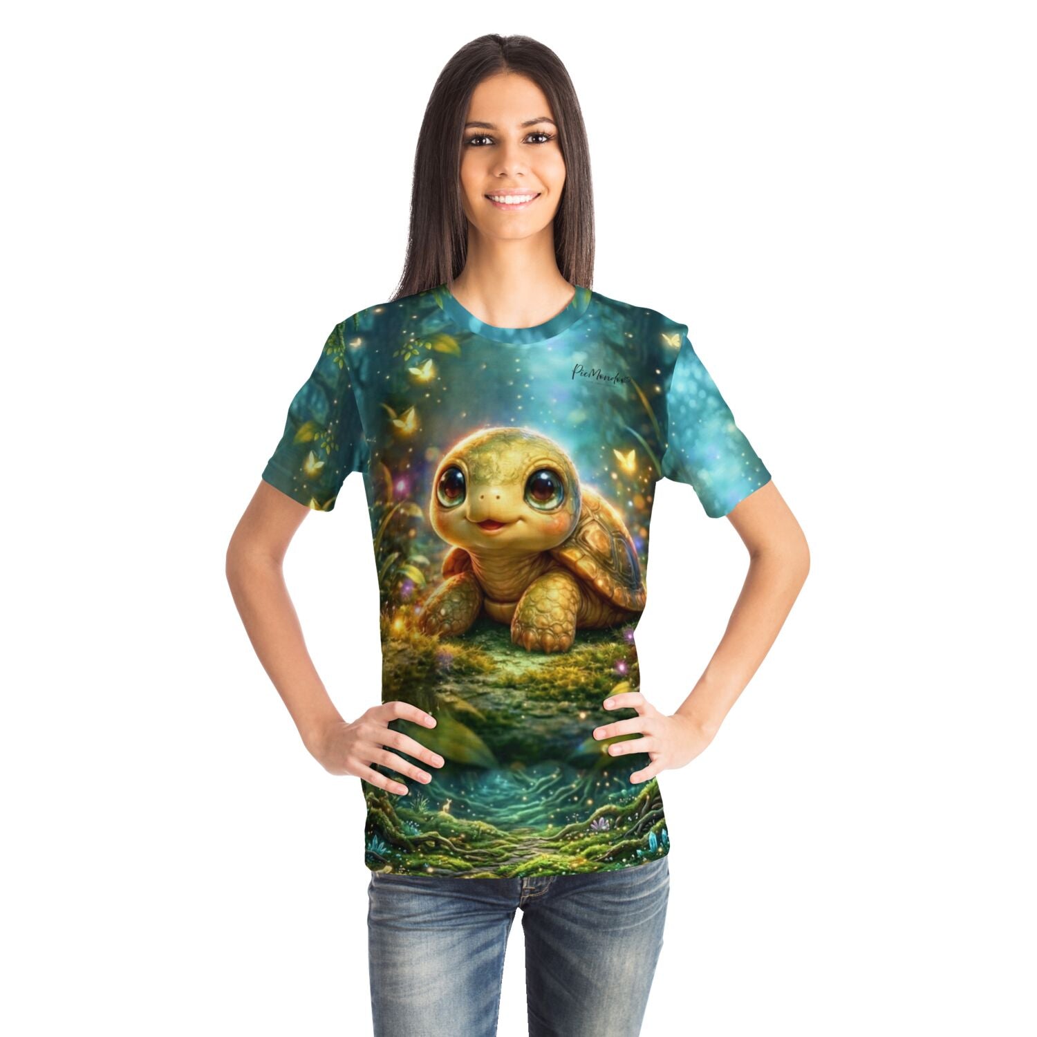 Frau trägt T-Shirt mit niedlichem Schildkröten-Motiv im Stil von Diamond Painting und Malen nach Zahlen Designs