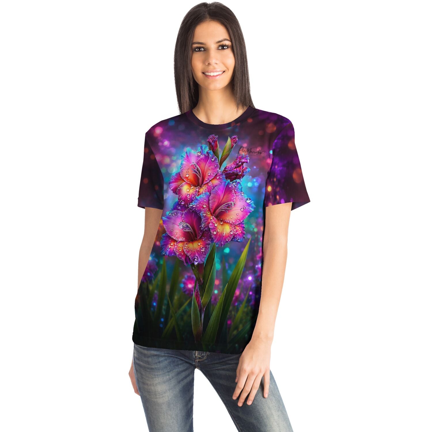 Frau trägt Dreamer T-Shirt mit buntem Blumendruck, passend zu glitzernden Diamond Painting Motiven und Malen nach Zahlen