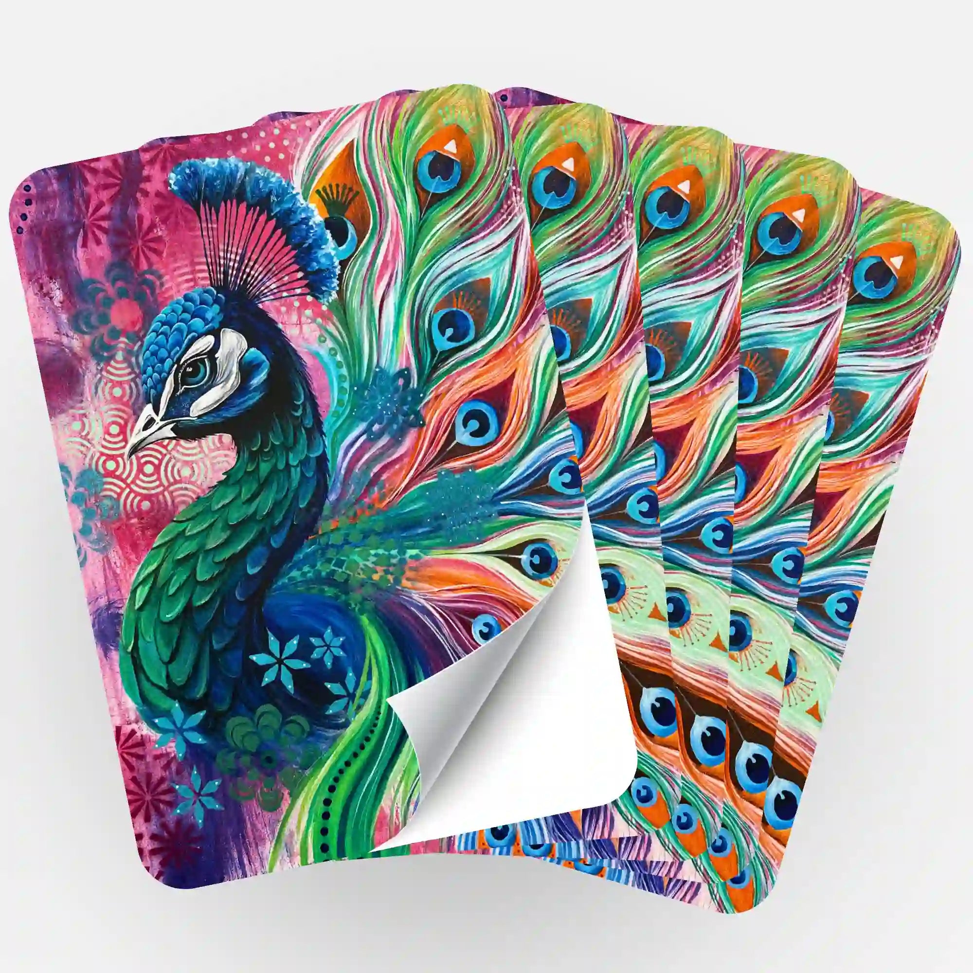 Fächer von 5 kunstvollen Pfau-Aufklebern für Diamond Painting Zubehör mit farbenfrohen Feder-Details.