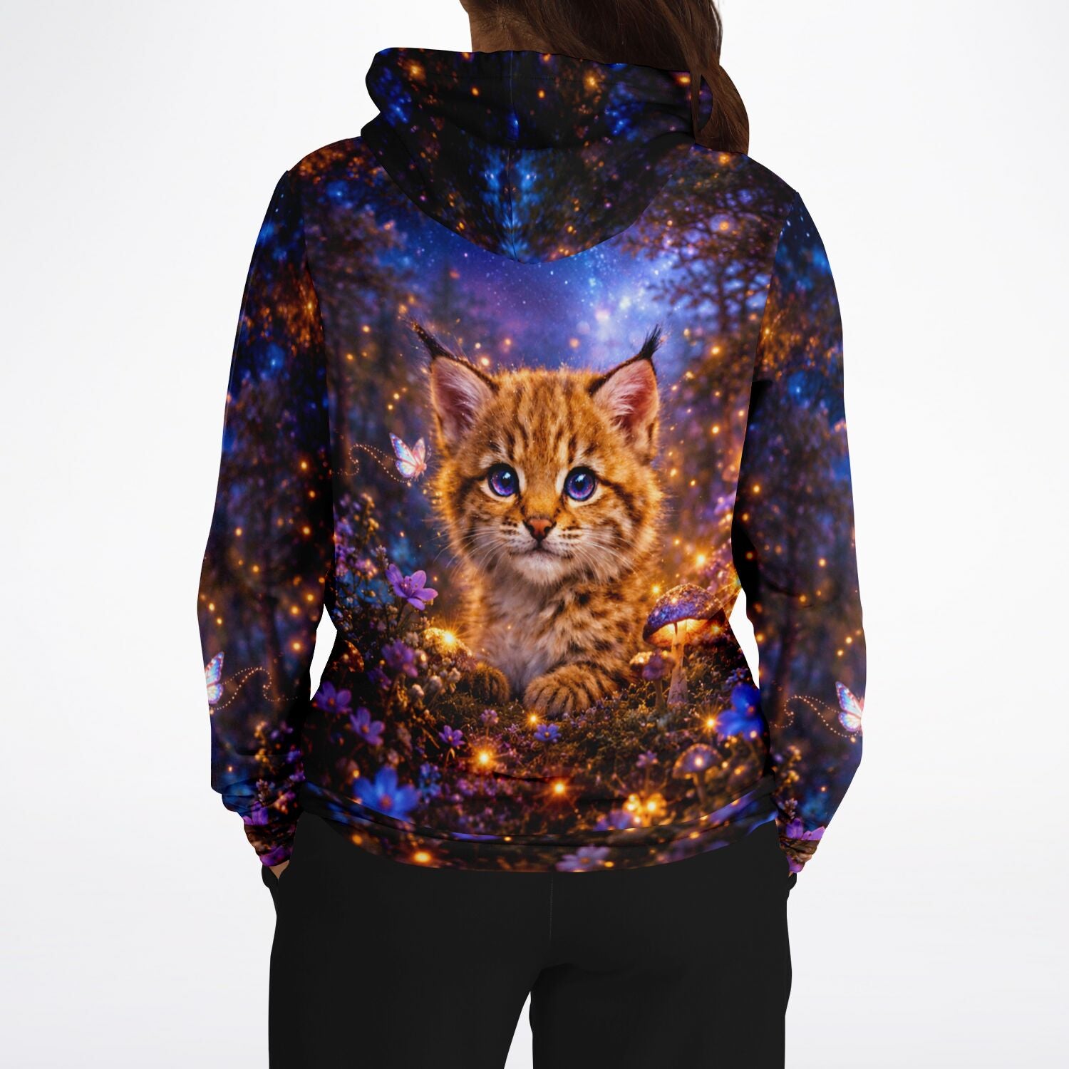 Hoodie mit magischem Luchs-Motiv, inspiriert von Diamond Painting Kunstwerken mit leuchtenden Farben und Schmetterlingen.