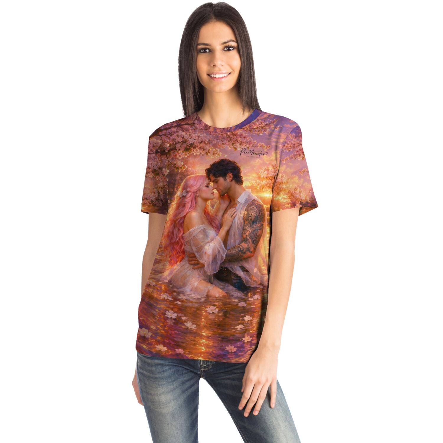 Frau trägt Dreamer T-Shirt mit romantischem Pärchen-Motiv im Stil unserer Diamond Painting und Malen nach Zahlen Kunst