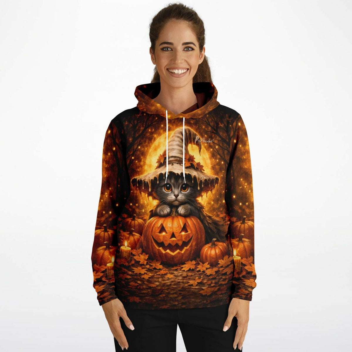 Frau trägt Hoodie mit süßer Kürbishexe als Motiv, perfekt für Fans von Diamond Painting und Malen nach Zahlen für Erwachsene