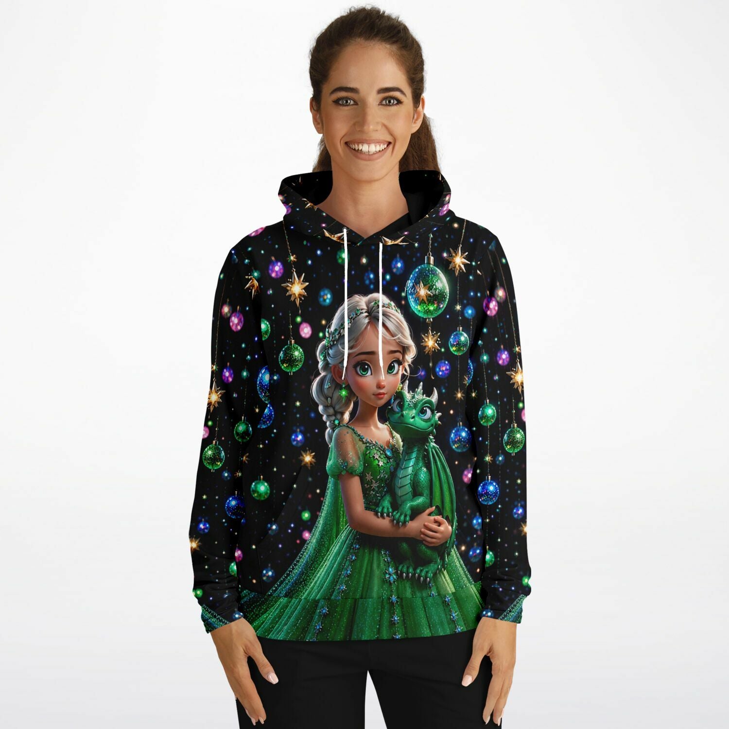 Frau trägt Dreamer Hoodie mit Dragon Girl Motiv im Stil unserer Diamond Painting Sets für Fans von Malen nach Zahlen