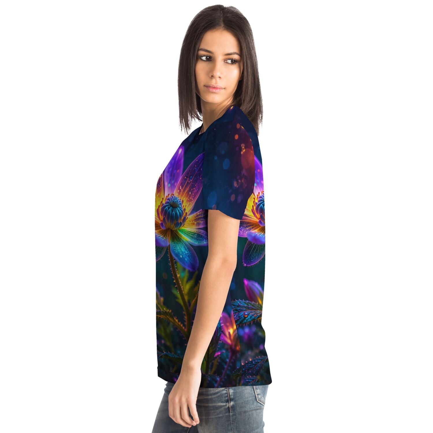 Frau trägt Dreamer T-Shirt mit leuchtendem Blumen-Motiv im Stil von Diamond Painting Kunstwerken