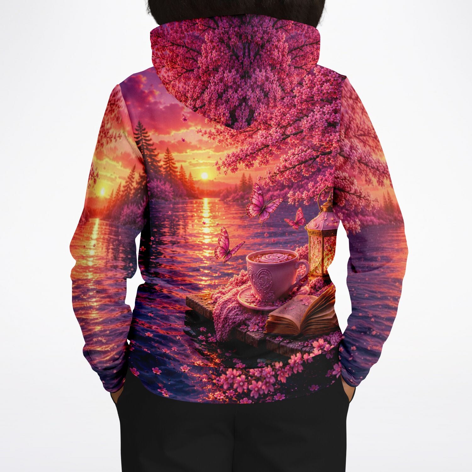 Dreamer Hoodie mit stimmungsvollem Motiv: Buch, Tasse und Schmetterlinge am See, ähnlich wie bei Diamond Painting Design