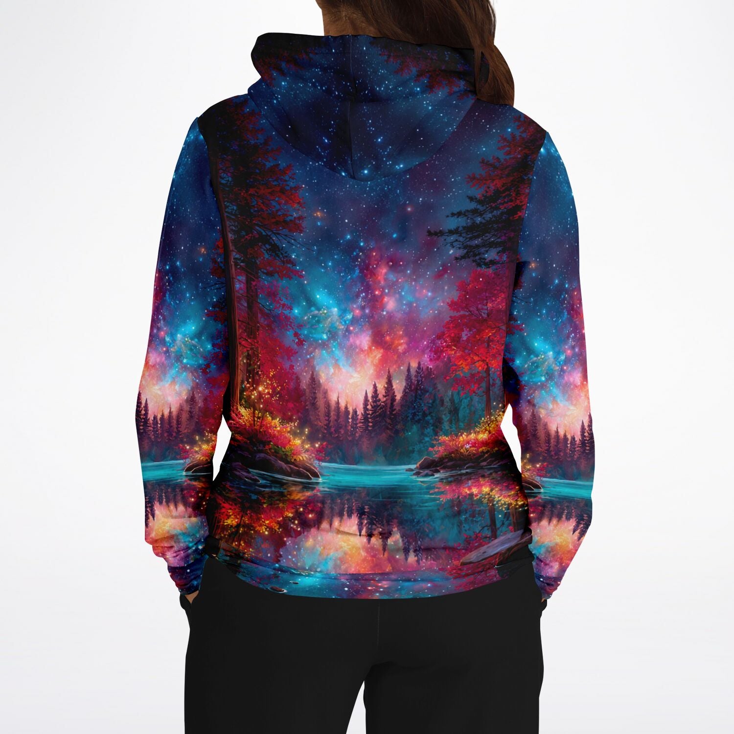Dreamer Hoodie mit farbenintensivem Wald-Motiv bei Nacht, Sternenhimmel und See, vergleichbar mit Diamond Painting Kunst