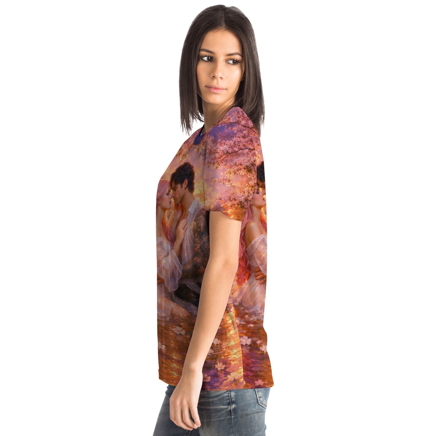 Frau trägt Dreamer T-Shirt mit romantischem Pärchen-Motiv im Stil von Diamond Painting und Malen nach Zahlen Kunstwerken