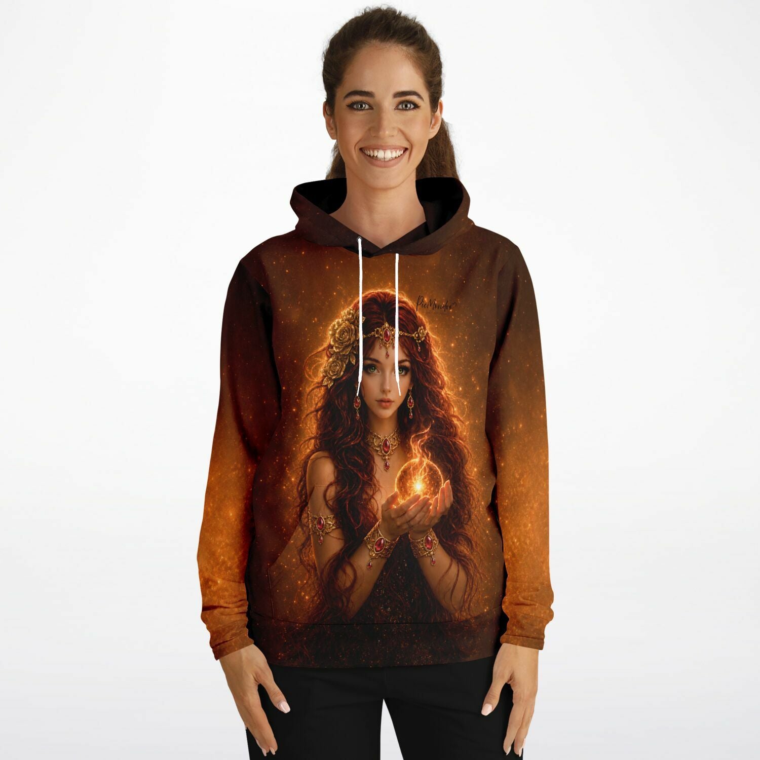 Frau trägt Dreamer Hoodie mit Sonnen-Göttin Motiv im Stil von Diamond Painting Kunstwerken in warmen Gold-Tönen
