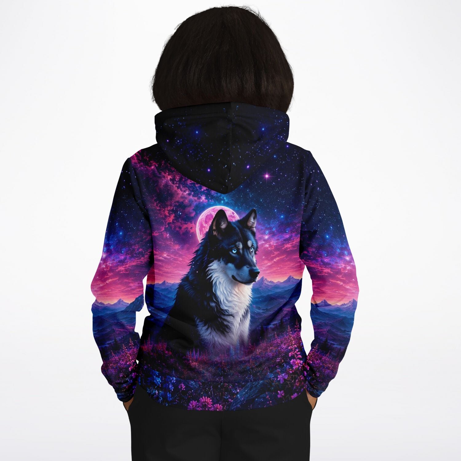 Dreamer Hoodie mit Wolf-Motiv vor Erdbeermond, inspiriert von Diamond Painting Kunststilen in kräftigen Lila-Tönen