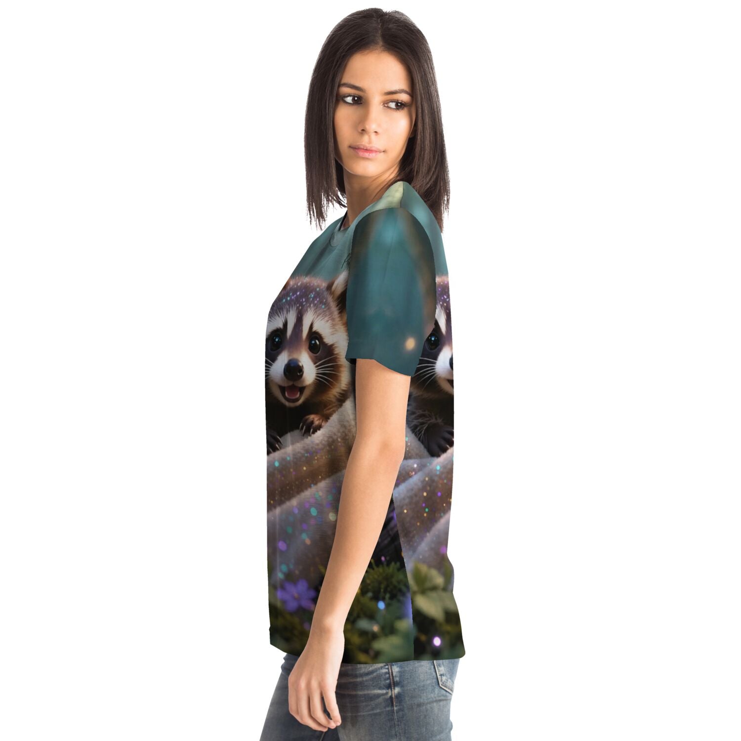Frau trägt Dreamer T-Shirt mit Waschbär Motiv im Stil von Diamond Painting Kunstwerken
