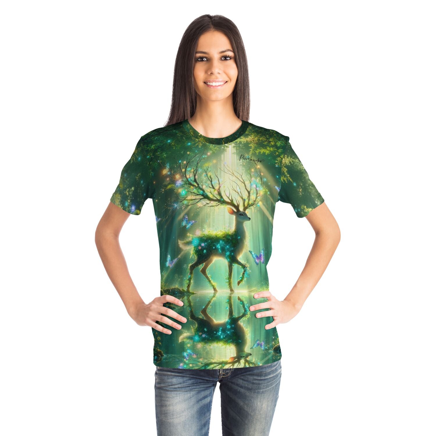 Frau trägt Dreamer T-Shirt mit Hirsch-Motiv Wächter der verborgenen Lichtung im Stil von Diamond Painting Kunst
