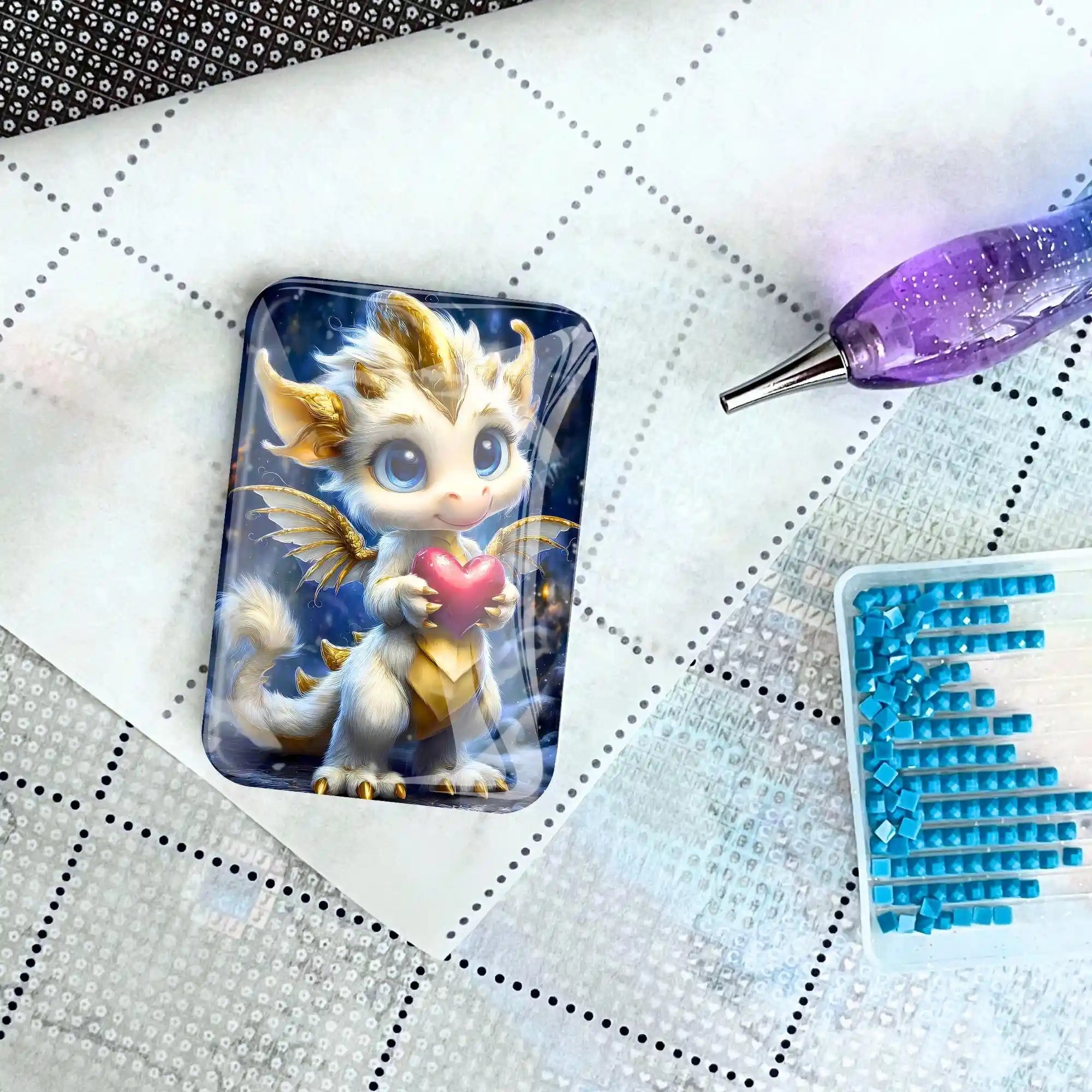 Magischer Saphir-Drache Cover Minder für Diamond Painting auf einer Leinwand mit Stift und blauen Diamanten