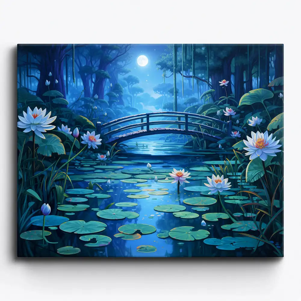 Malen nach Zahlen für Erwachsene: Seerosen im Mondlicht mit Bogenbrücke auf einem blau leuchtenden Waldteich als DIY-Set.