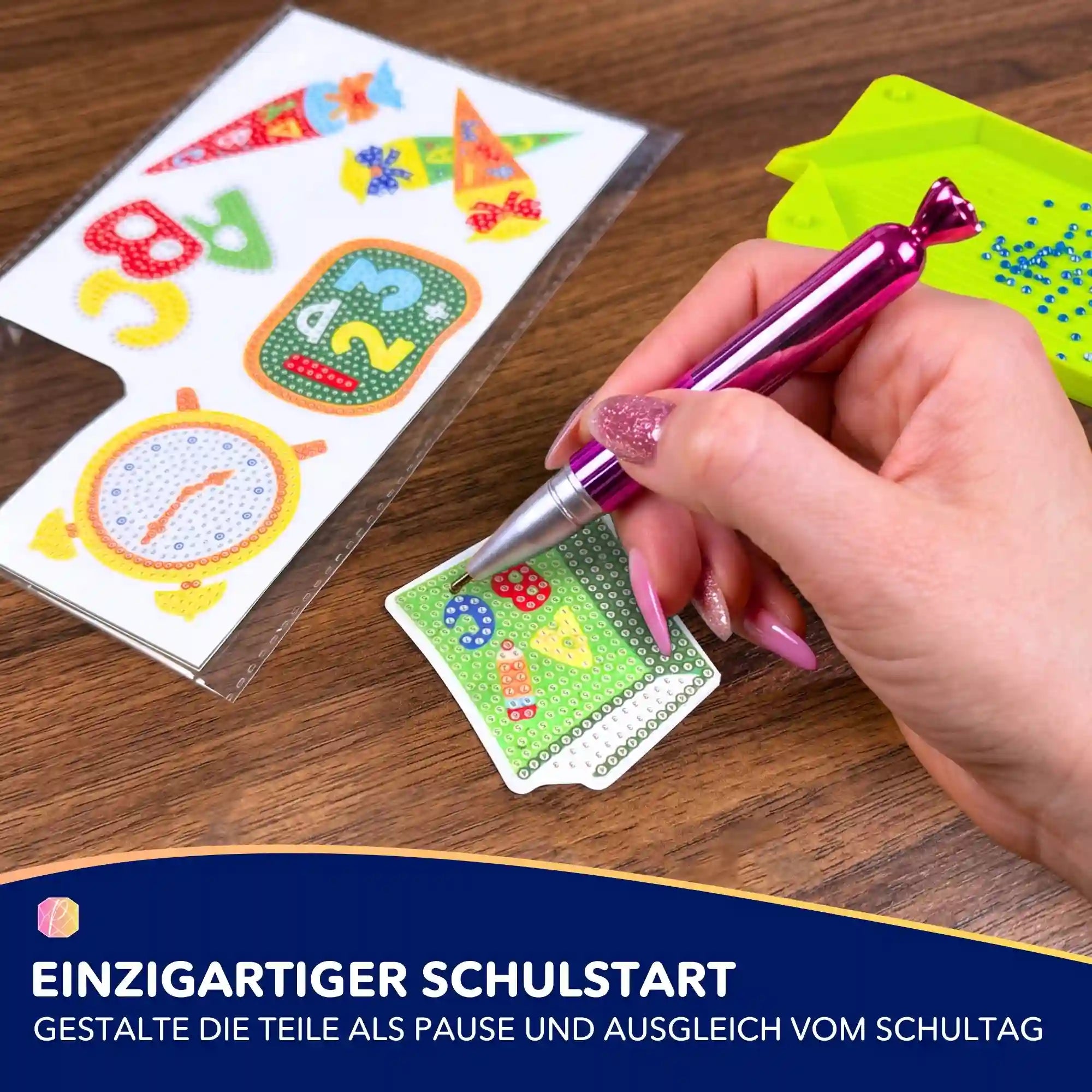 Diamond Painting Schul-Set für Mädchen mit bunten Schul-Motiven, Stift und Glitzersteinen für kreativen Bastelspaß.