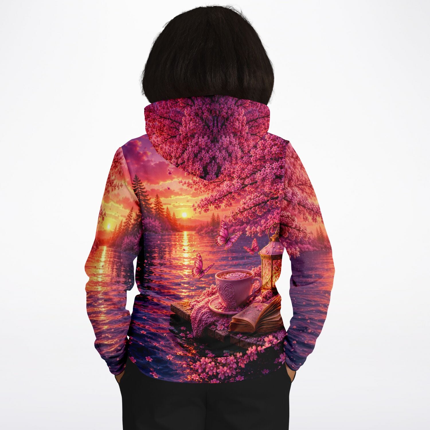 Dreamer Hoodie mit traumhaftem Diamond Painting Motiv: Kirschblüten, See bei Sonnenuntergang, Schmetterlinge und Teetasse.