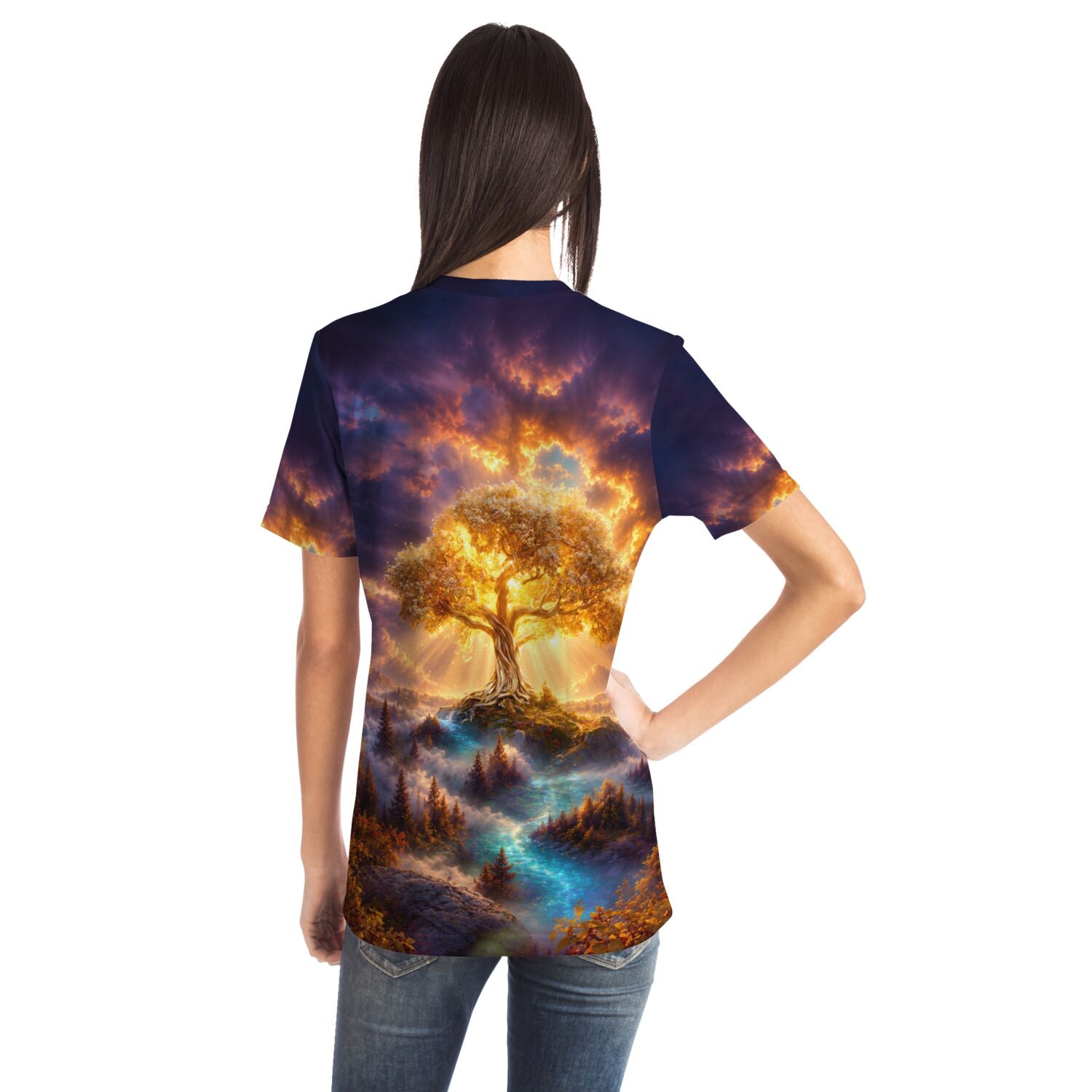 T-Shirt mit Motiv Goldener Weltenbaum, inspiriert von Diamond Painting Kunstwerken bei Abendstimmung im Wald