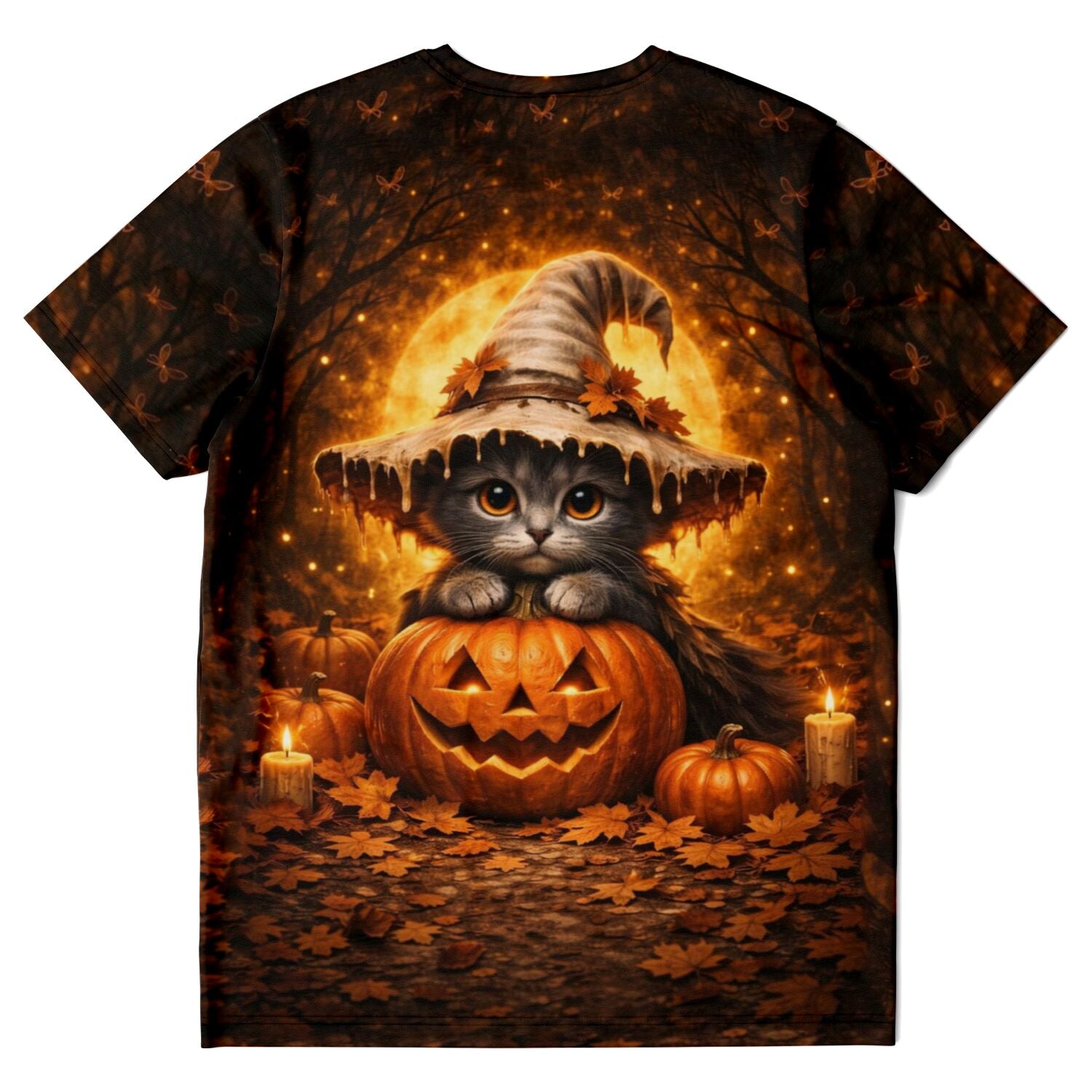 Schwarzes Dreamer T-Shirt mit kleiner Kürbishexe, Katze in Hexenhut und leuchtenden Kürbissen im herbstlichen Halloween-Look