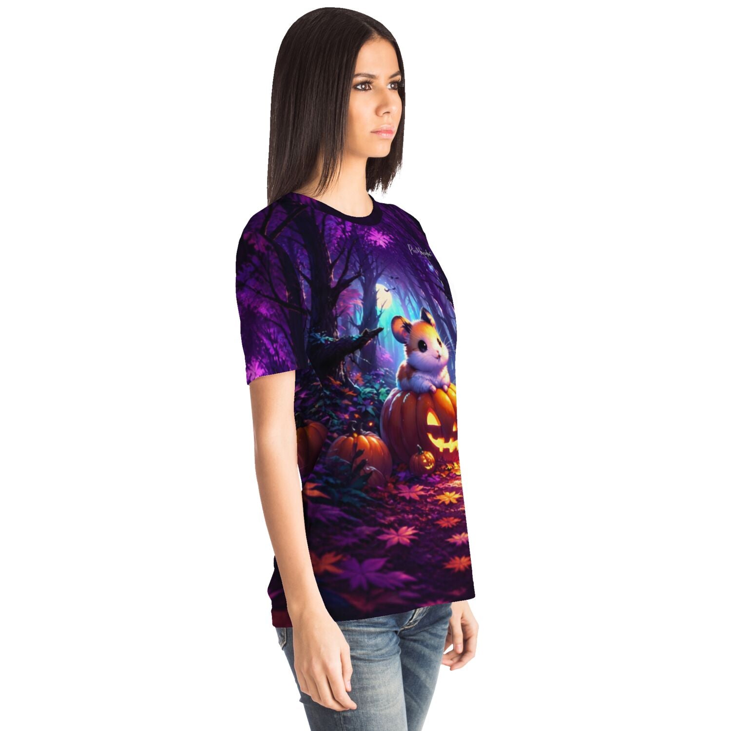 Frau trägt Dreamer T-Shirt mit Pumpkin Whispers Motiv, ideal für Fans von Diamond Painting und Malen nach Zahlen