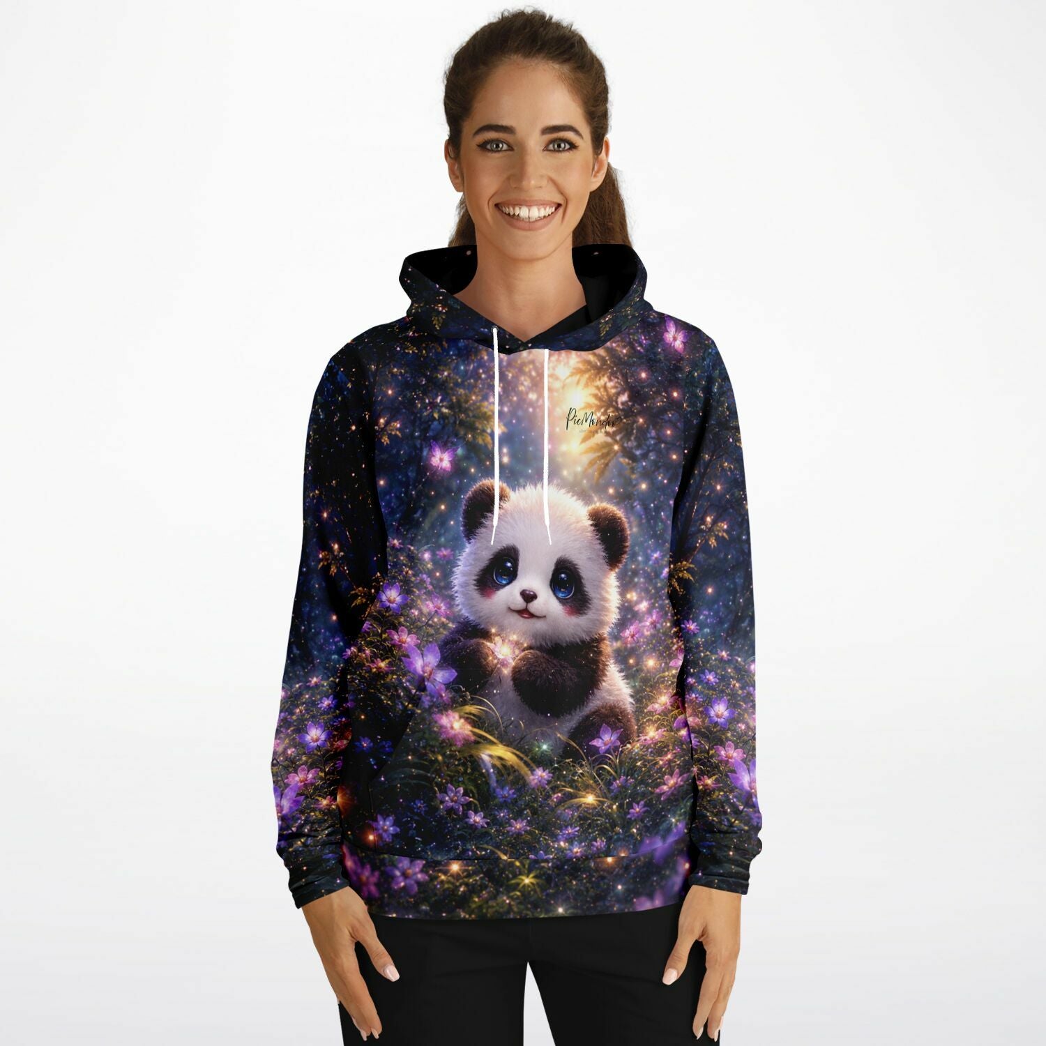 Frau trägt Dreamer Hoodie mit magischem Panda-Motiv, das an Diamond Painting oder Malen nach Zahlen Stil erinnert