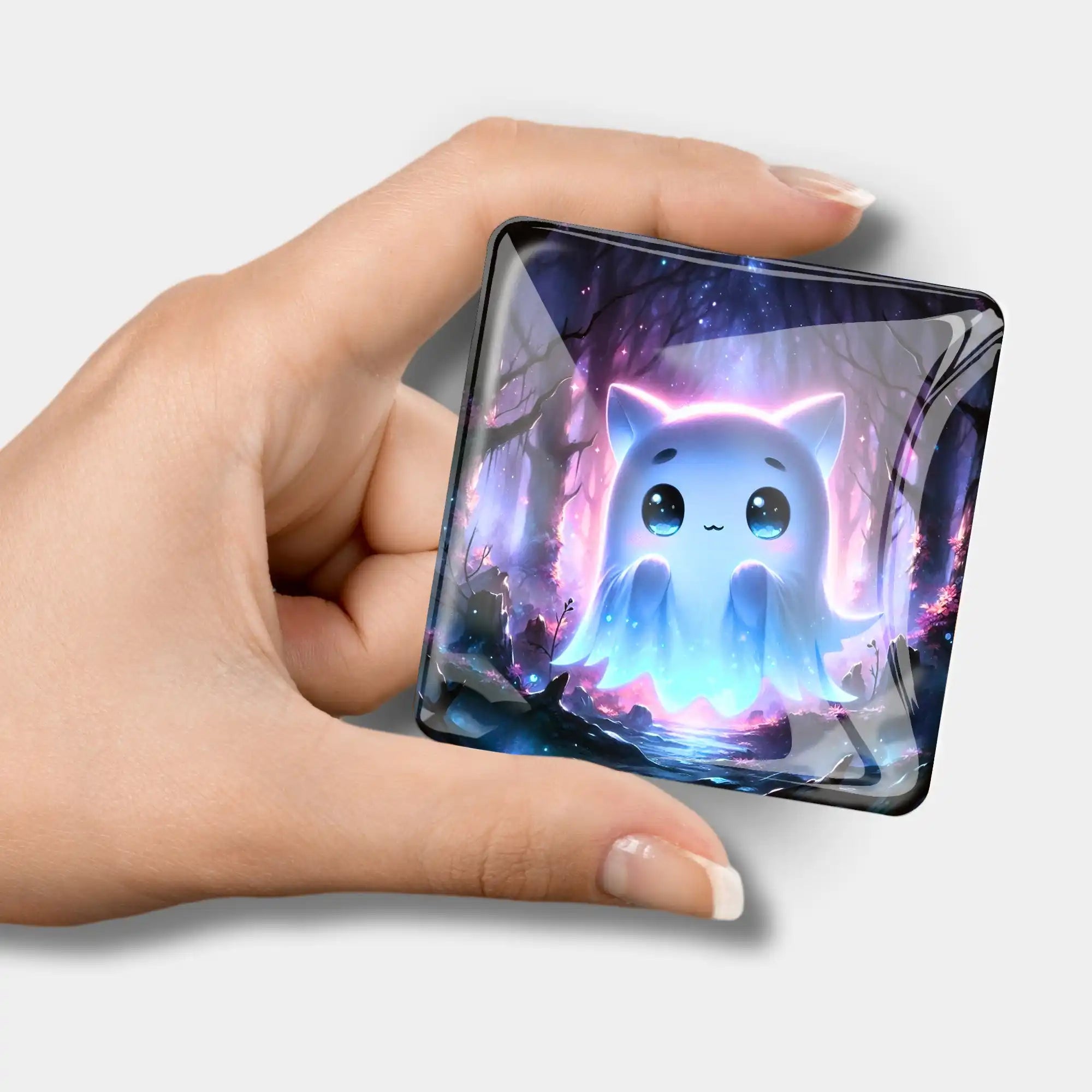 Gläserner Glowy Coverminder für Diamond Painting mit süßem Geist-Motiv, gehalten in der Hand als nützliches Zubehör