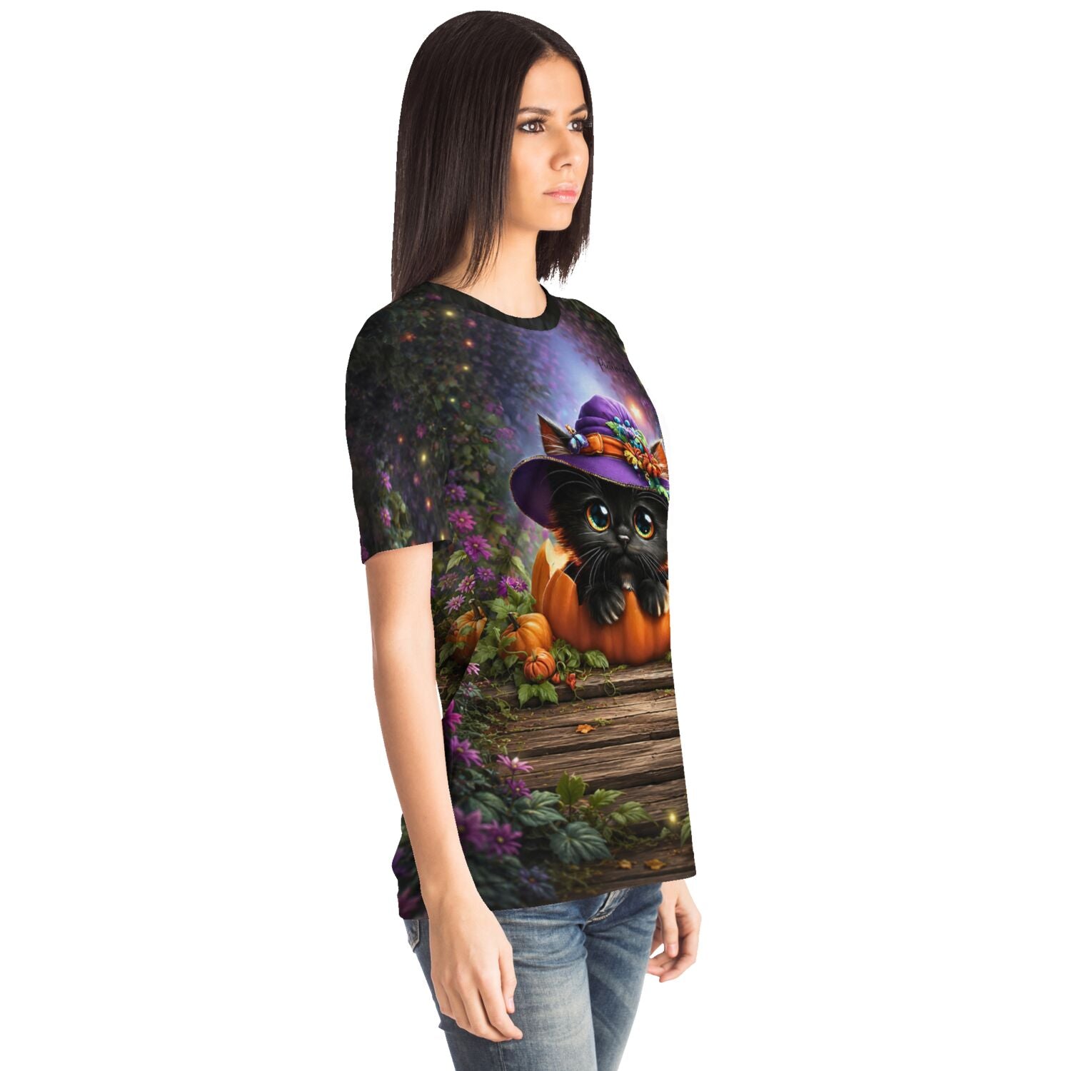 Frau trägt Dreamer T-Shirt mit herbstlichem Katzen-Motiv, das an Diamond Painting und Malen nach Zahlen Designs erinnert.