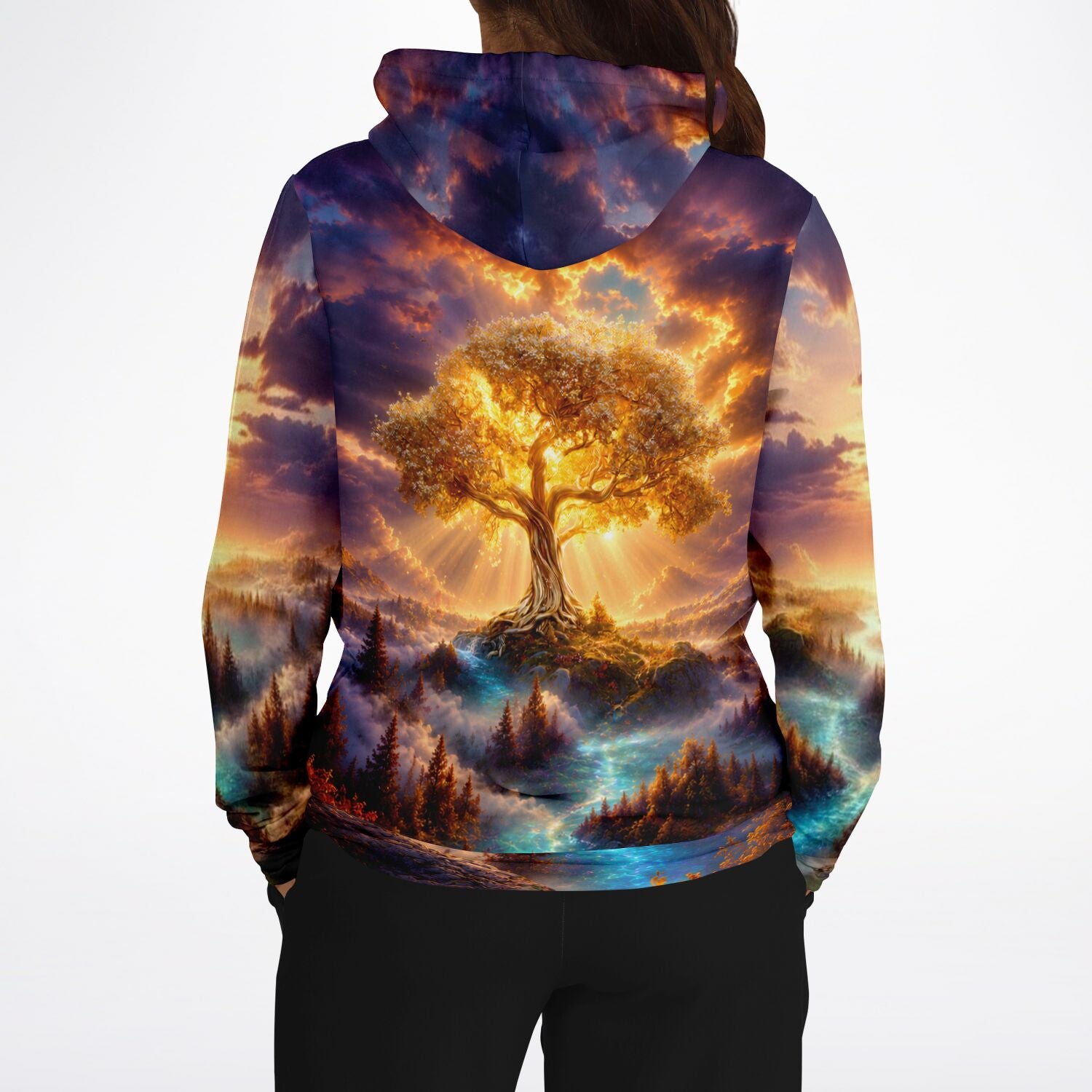Dreamer Hoodie mit goldenem Weltenbaum Motiv, inspiriert von Diamond Painting Kunst und lebendigen Naturlandschaften.