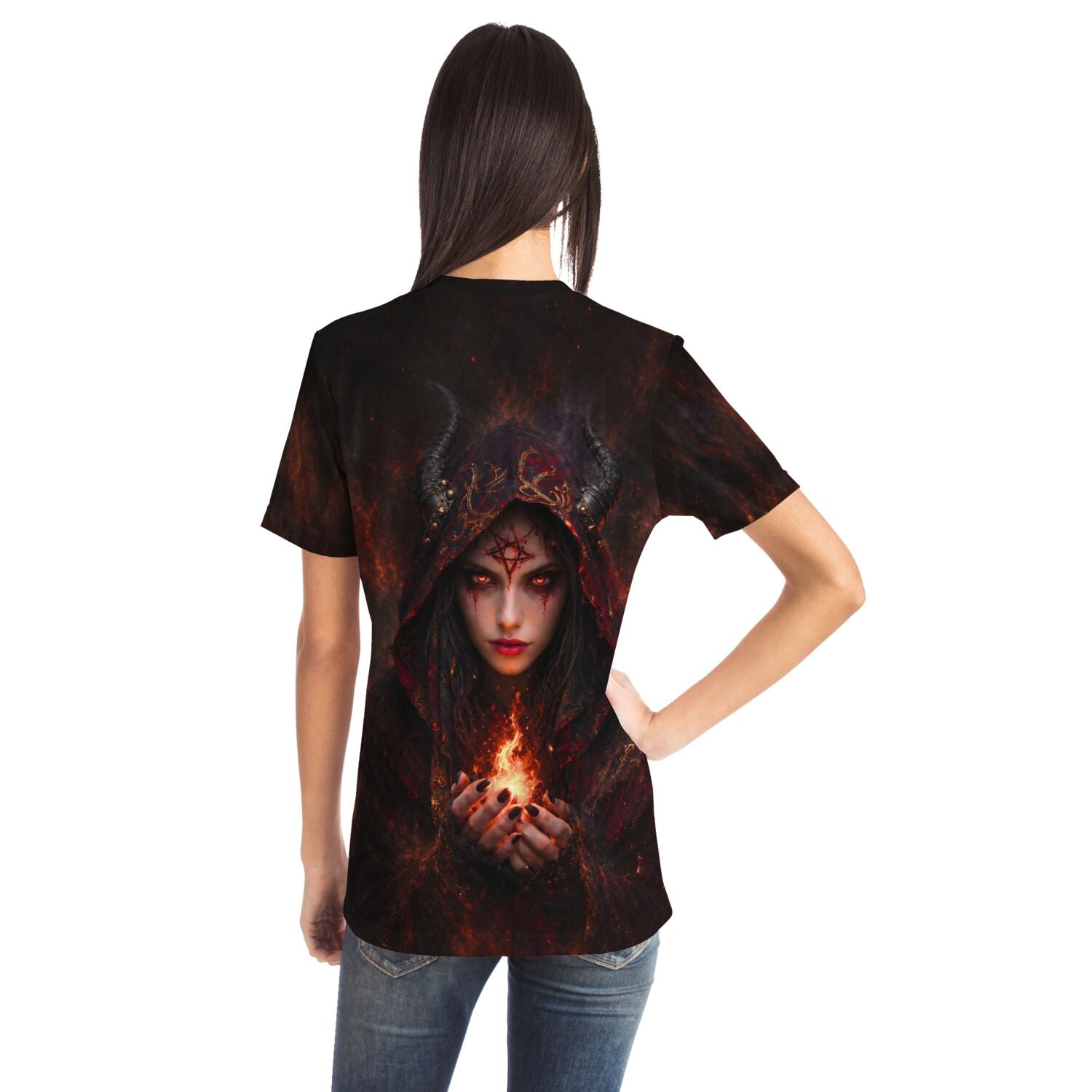 Schwarzes T-Shirt mit Lilith Motiv: Dämonische Frau mit Hörnern, Flammen und Pentagramm, ideal für Fantasy-Fans.