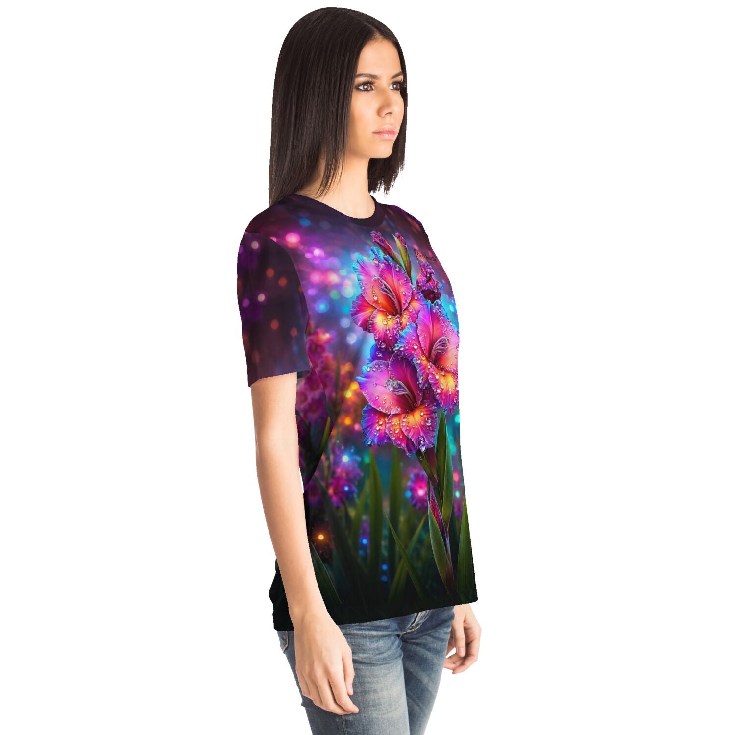 Frau trägt ein T-Shirt mit farbenfrohem Blumenmotiv im Stil von Diamond Painting und Malen nach Zahlen Designs