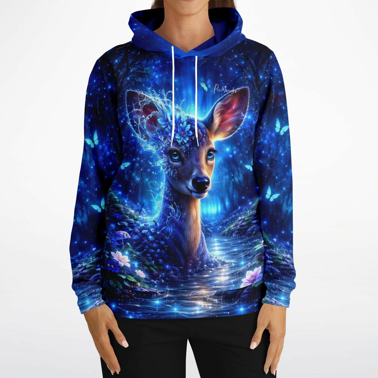 Dreamer Hoodie Hüterin des Herzens mit mystischem Hirsch-Motiv in blauem Wald-Design, ideal für Diamond Painting Fans.