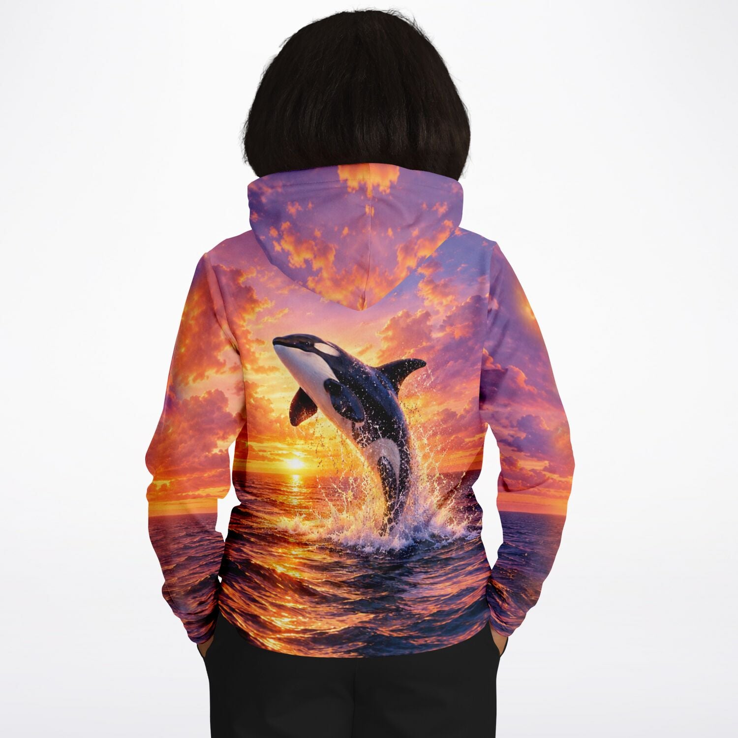 Dreamer Hoodie mit springendem Orca Motiv vor leuchtendem Sonnenuntergang, All-Over-Print Design für DIY-Fans