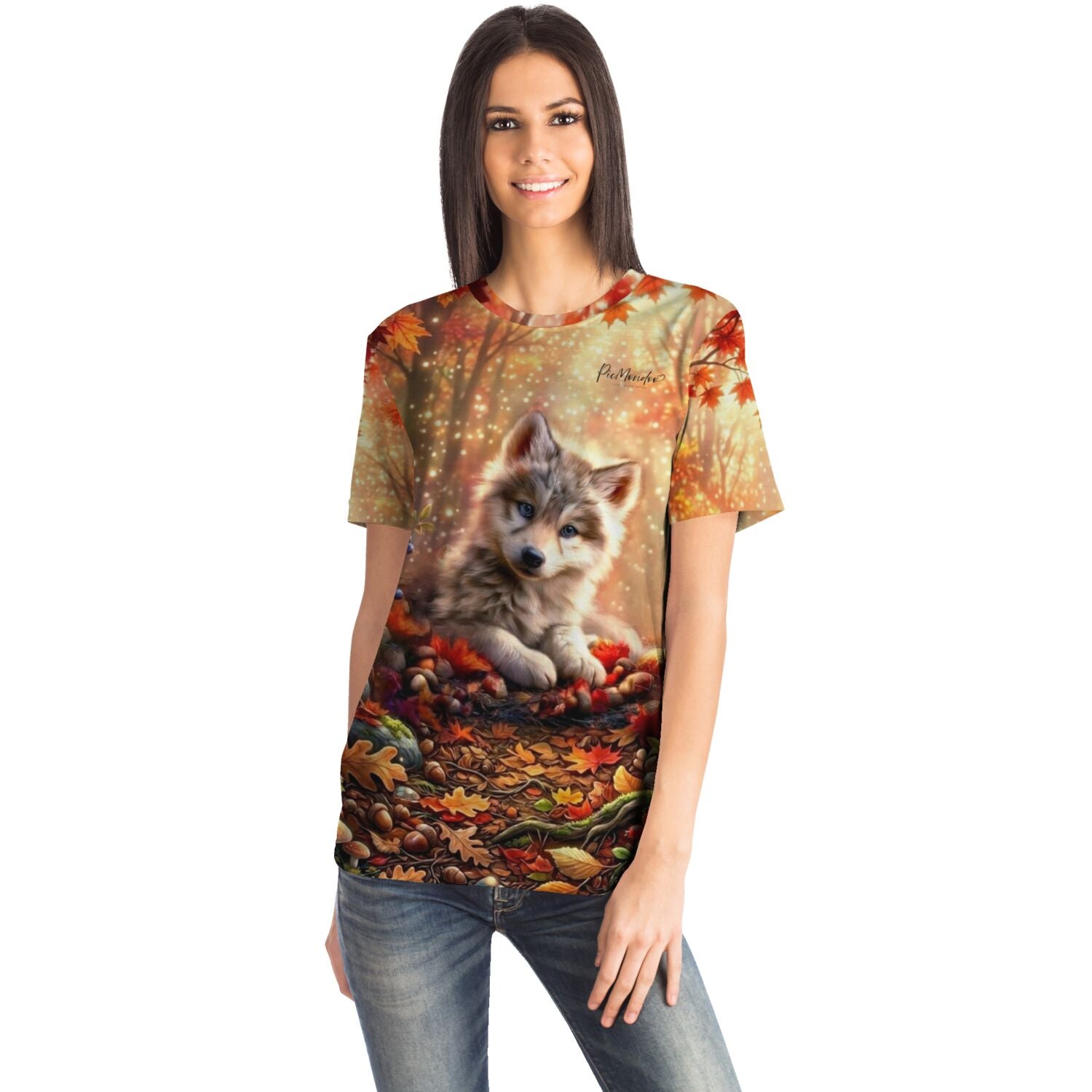 Frau trägt T-Shirt mit Akiro Wolfsdesign in herbstlichem Wald – passend für Fans von Diamond Painting und Malen nach Zahlen