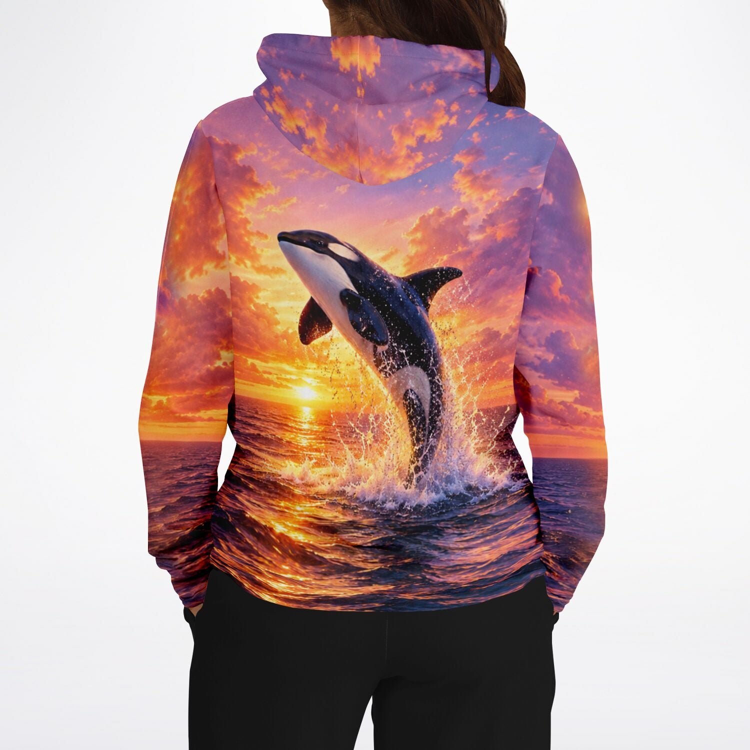 Dreamer Hoodie mit springendem Orca Motiv vor buntem Sonnenuntergang am Meer im All-Over-Print Design