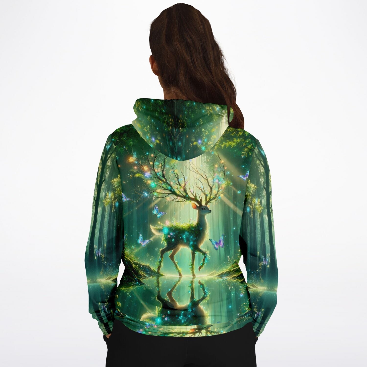 Dreamer Hoodie mit magischem Hirsch im Wald Motiv, passend im Stil zu Diamond Painting und Malen nach Zahlen Designs.