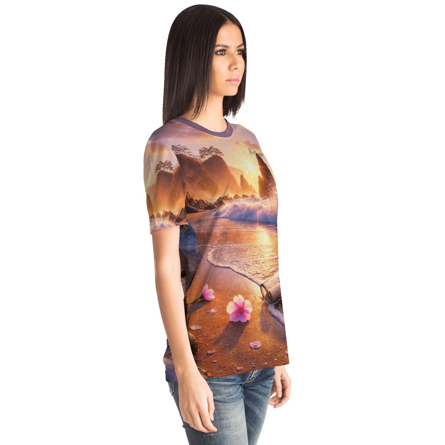 Frau trägt Dreamer T-Shirt mit kunstvollem Strand-Motiv passend zu Diamond Painting und Malen nach Zahlen Designs