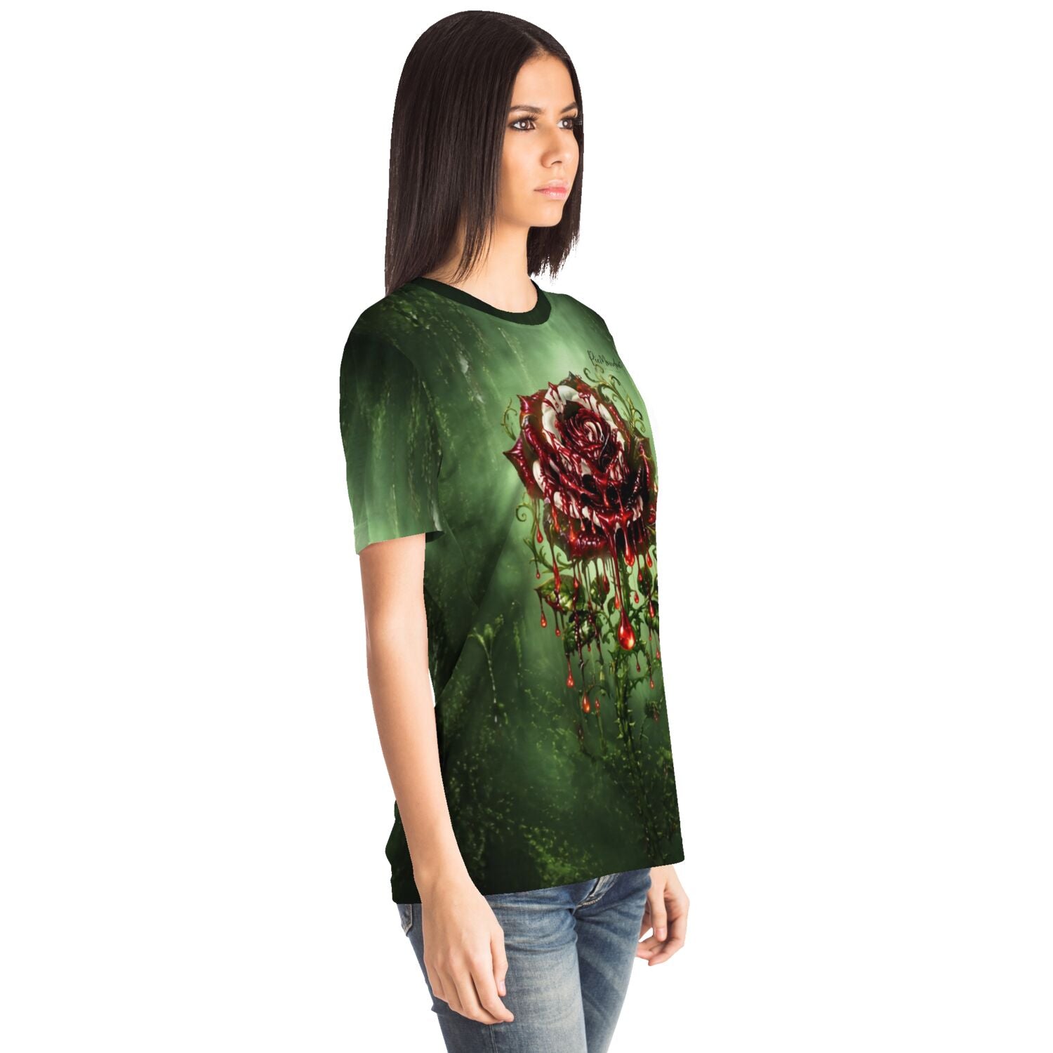 Frau trägt Dreamer T-Shirt mit düsterem Rosen-Motiv in Grün und Rot, passend zu künstlerischem Malen nach Zahlen Design.