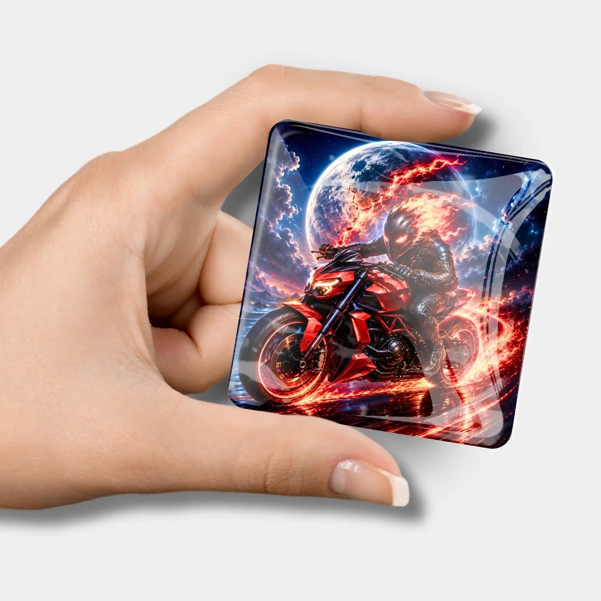Quadratischer Diamond Painting Cover Minder Grenzgänger mit Motorrad-Motiv vor Mond für magnetische Leinwandhalterung