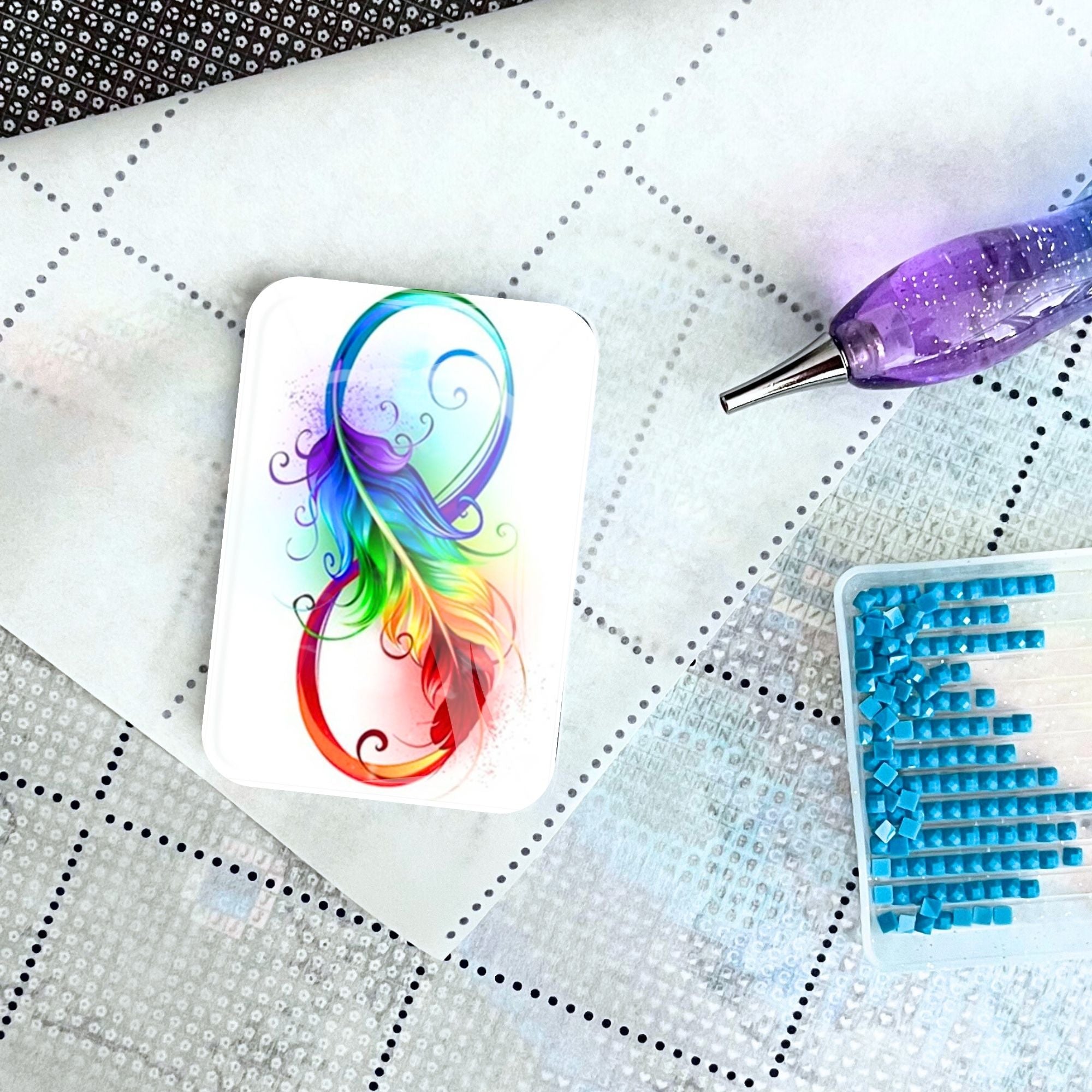 Cover Minder - Infinity Feather