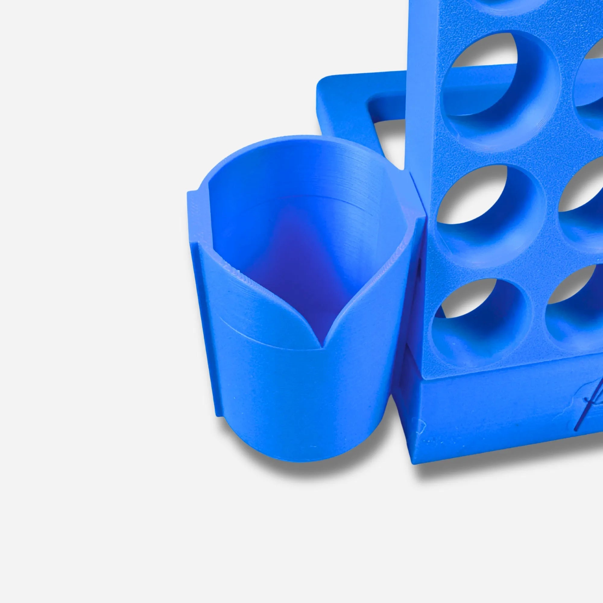 Blaue 3D-gedruckte Stiftehalterung als praktisches Diamond Painting Zubehör für die organisierte Aufbewahrung