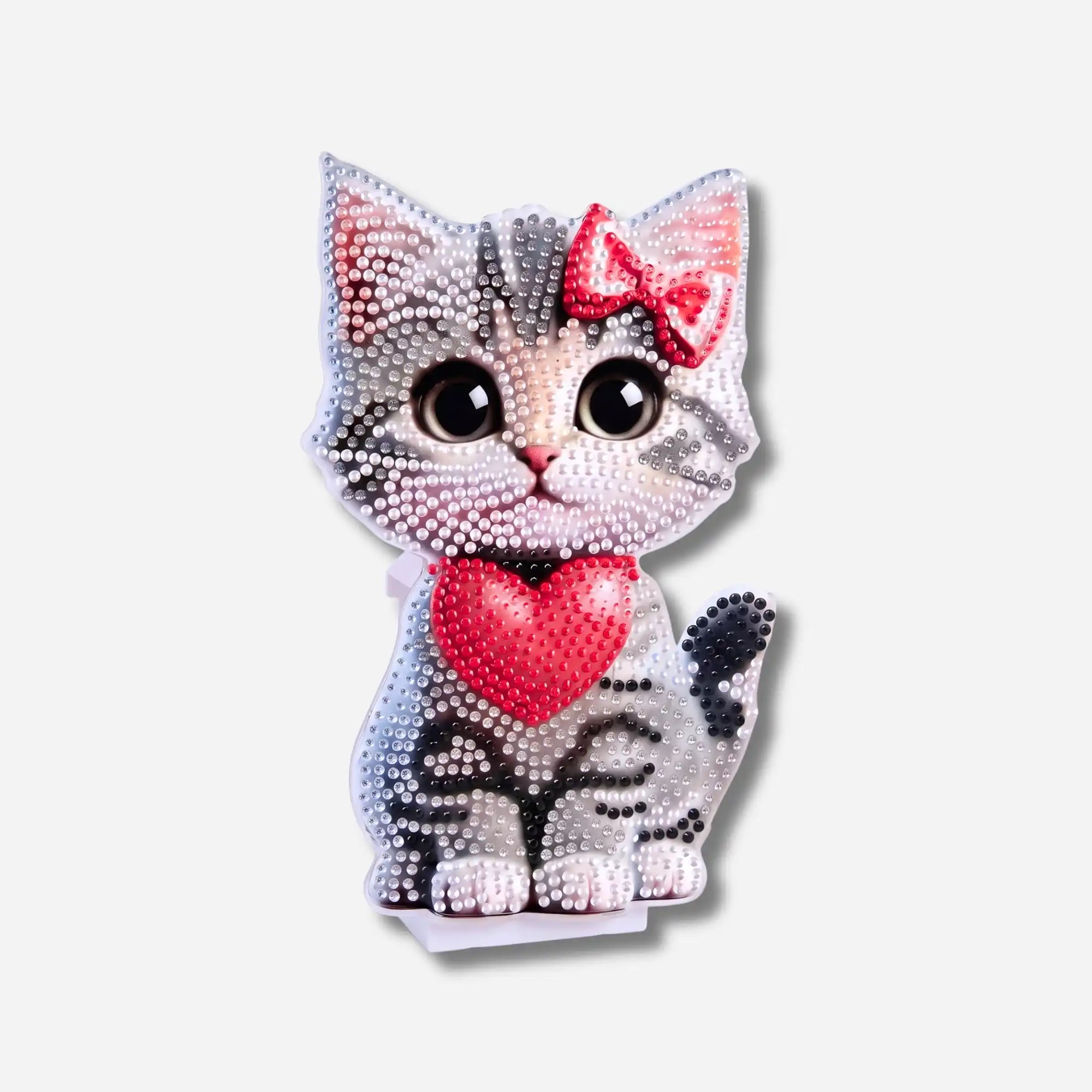 Fertiger Diamond Painting Aufsteller: Wackelkatze mit rotem Herz und funkelnden runden Steinen als Deko-Figur.