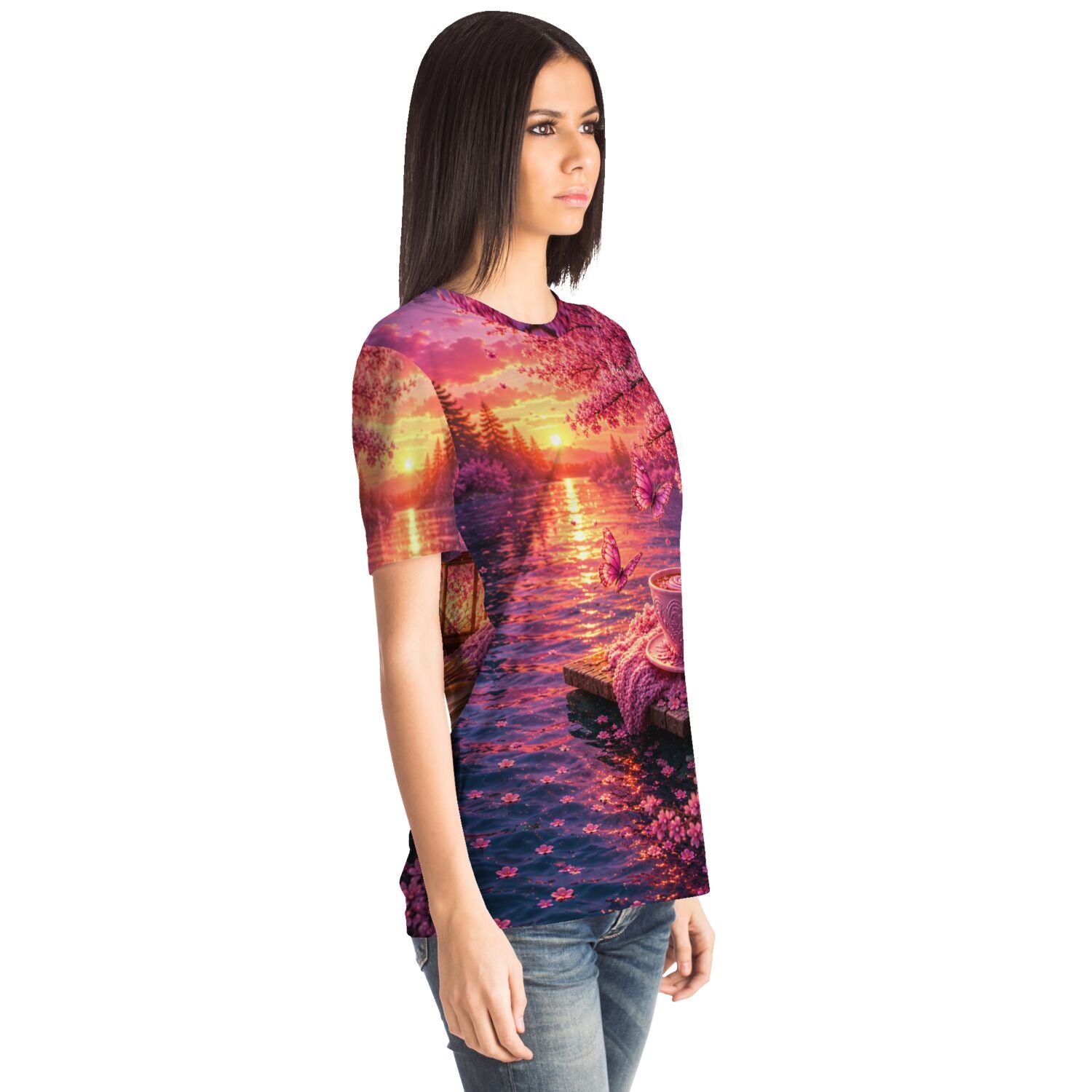 Frau trägt Dreamer T-Shirt mit romantischem Motiv ähnlich wie Diamond Painting oder Malen nach Zahlen für Erwachsene