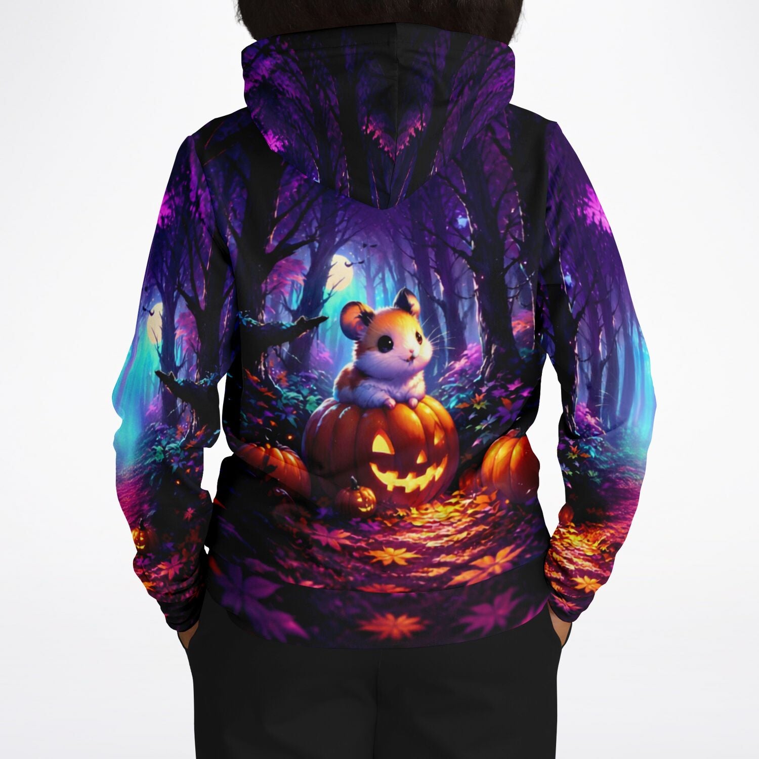 Dreamer Hoodie Pumpkin Whispers mit niedlichem Hamster auf einem Halloween-Kürbis im nächtlichen Wald