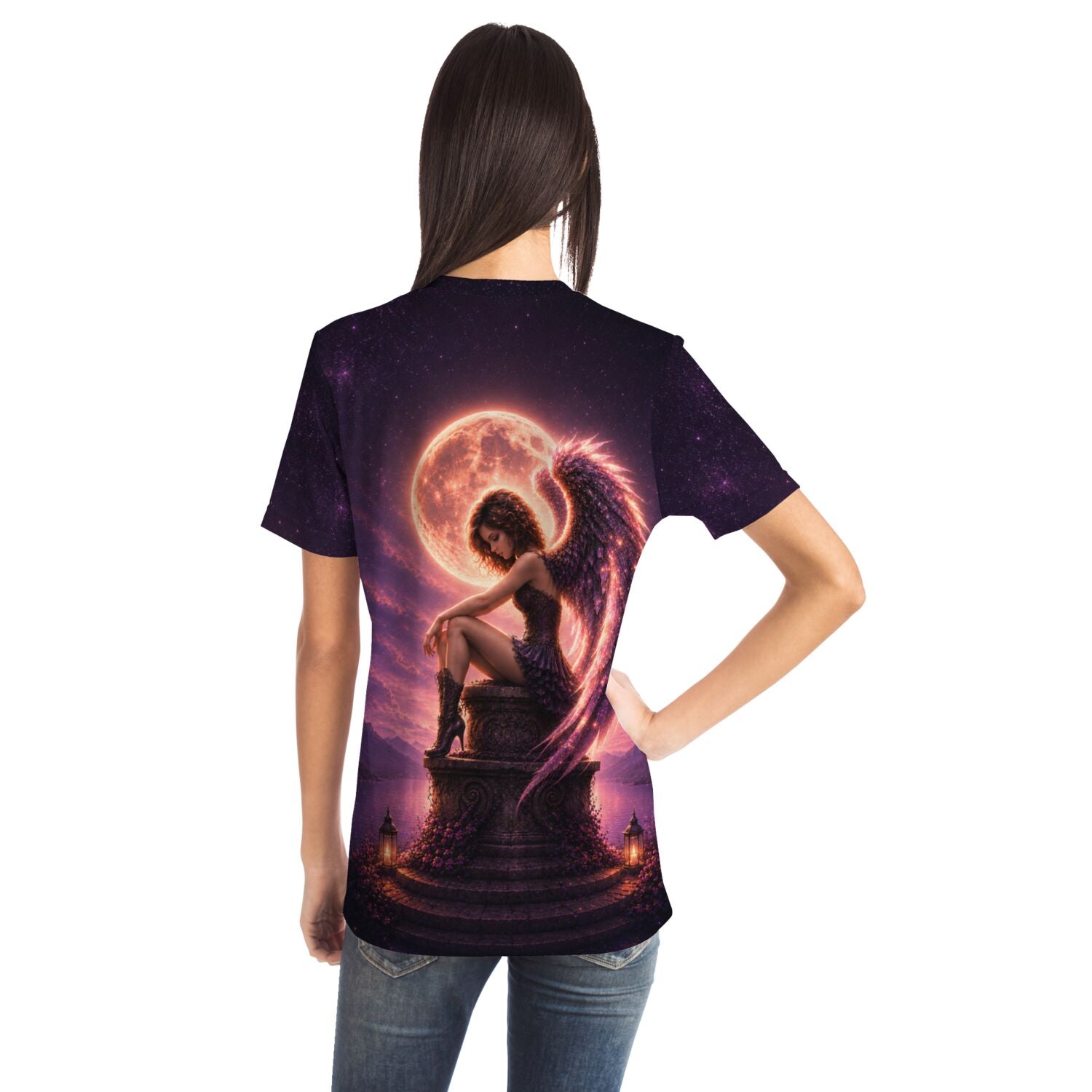 Dreamer T-Shirt Aurelia Nachtflügel mit mystischem Engel-Motiv vor Mondhimmel, perfekt für Fans von Diamond Painting Kunst