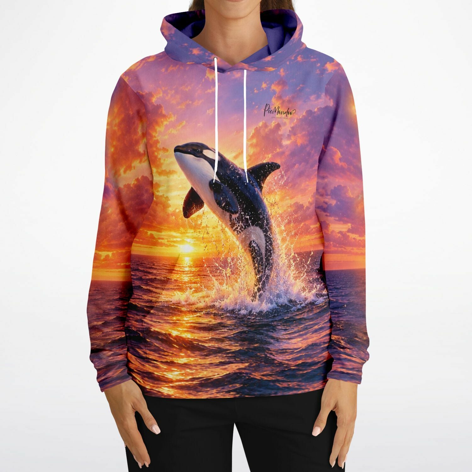 Dreamer Hoodie von Picmondoo mit Motiv eines springenden Orcas bei Sonnenuntergang im Meer als All-Over-Print
