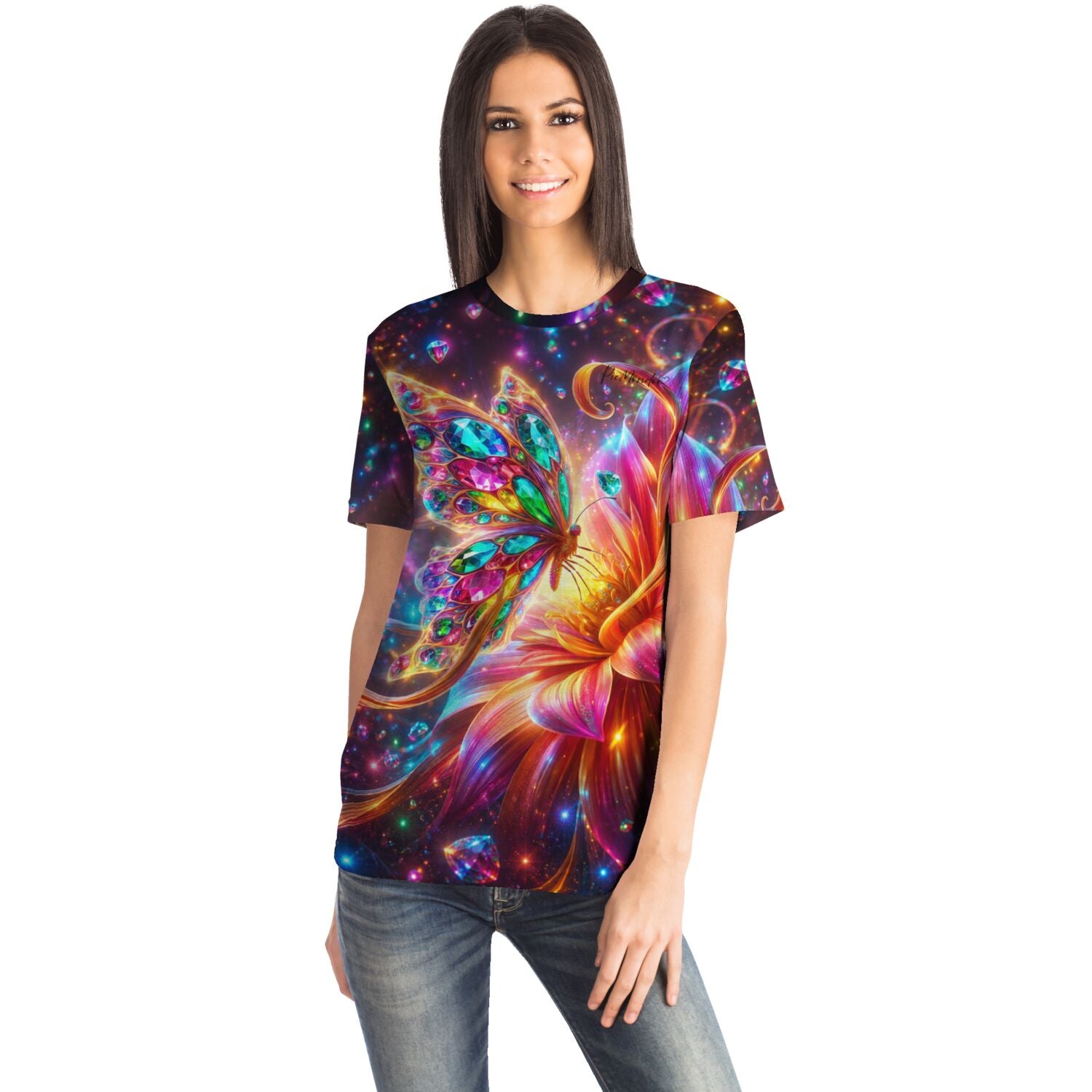Frau trägt T-Shirt mit farbenfrohem Schmetterling-Motiv im Diamond Painting Stil und leuchtenden Edelstein-Effekten