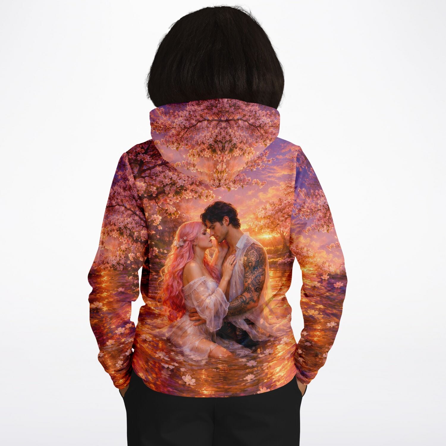 Dreamer Hoodie mit romantischem Motiv: Liebespaar unter Kirschblüten im Sonnenuntergang, exklusives AOP-Design
