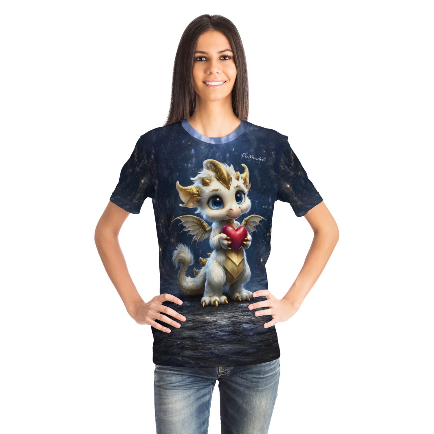 Frau trägt ein T-Shirt mit süßem Drachen-Motiv, inspiriert von beliebten Malen nach Zahlen und Diamond Painting Designs.