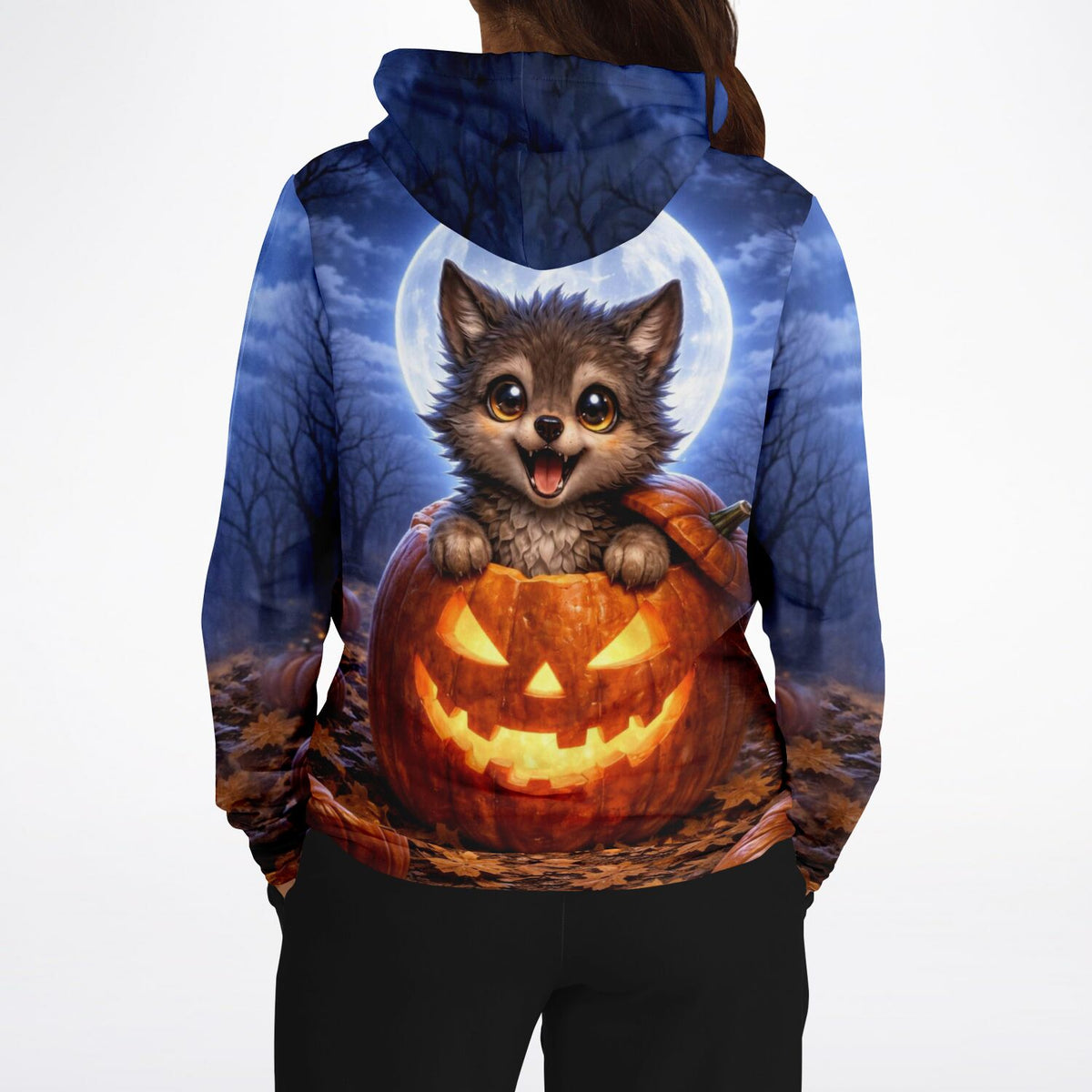 Dreamer Hoodie von Picmondoo mit niedlichem Wolfswelpen im leuchtenden Halloween-Kürbis vor Vollmond