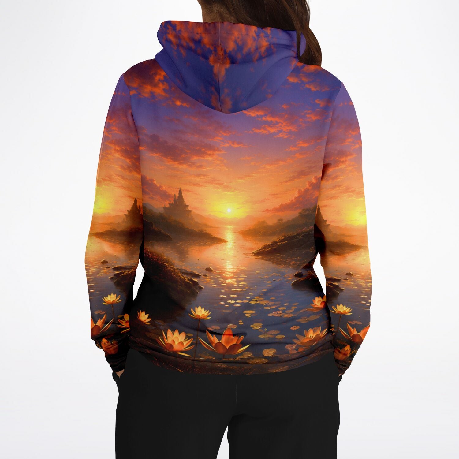 Dreamer Hoodie mit stimmungsvollem Sonnenuntergang am See, inspiriert von Motiven unserer Diamond Painting Sets.