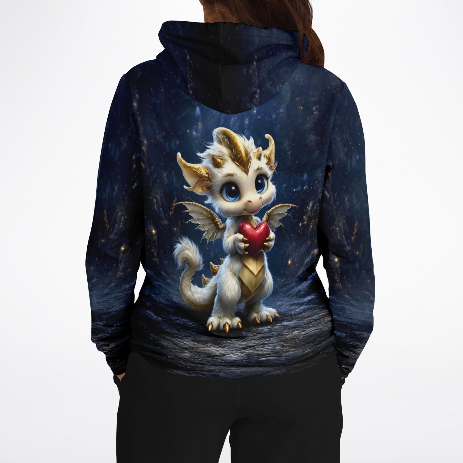 Dreamer Hoodie Herzlicht mit süßem Drachen-Motiv vor nächtlichem Sternenhimmel für fantasievolle DIY-Fans