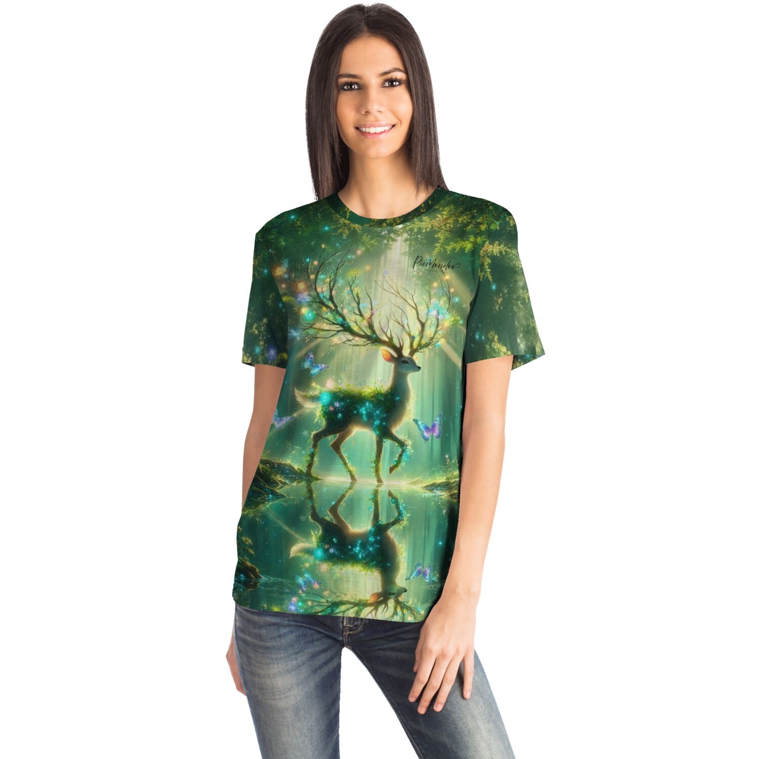 Frau trägt Dreamer T-Shirt mit Hirsch-Motiv Wächter der Lichtung im Stil von Diamond Painting und Malen nach Zahlen